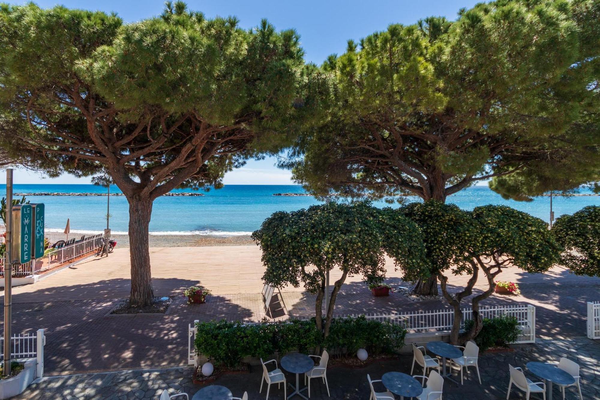 Piccolo Hotel Le Palme San Bartolomeo Al Mare Dış mekan fotoğraf